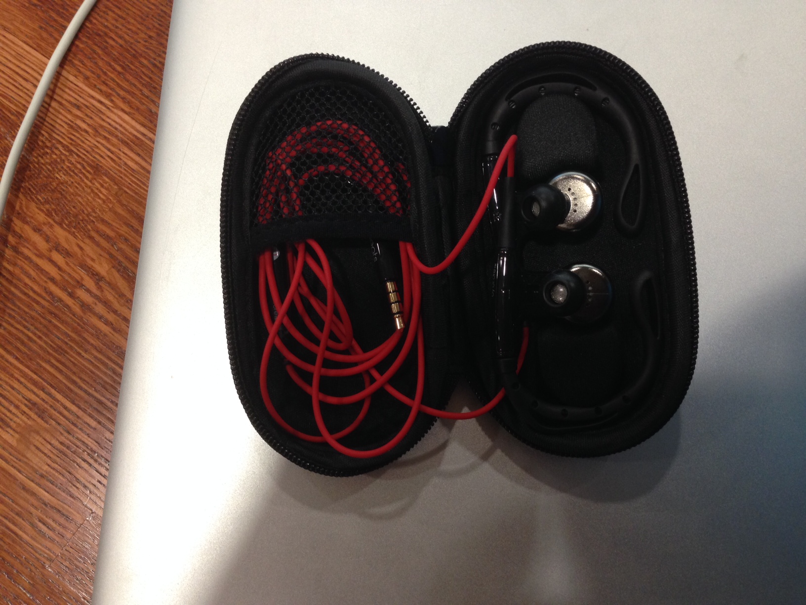how to put powerbeats in case